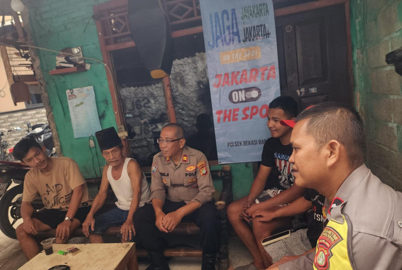 Jaga Jakarta On The Spot, Kanit Binmas Polsek Bekasi Barat Sambangi Warga Pengasinan Bintara, Sampaikan Pesan Kamtibmas