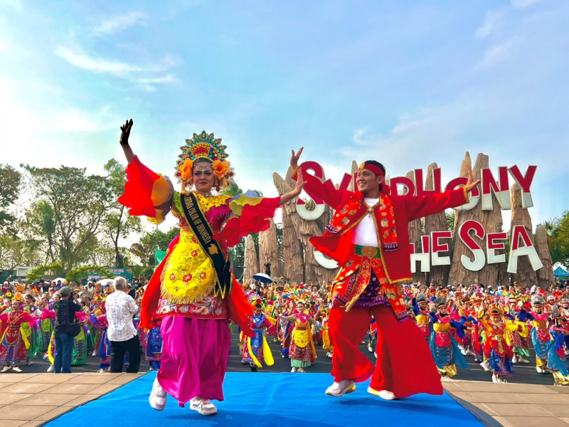 2.713 Penari dari 12 Negara Pecahkan Rekor MURI Lewat Tari Jali-Jali Betawi