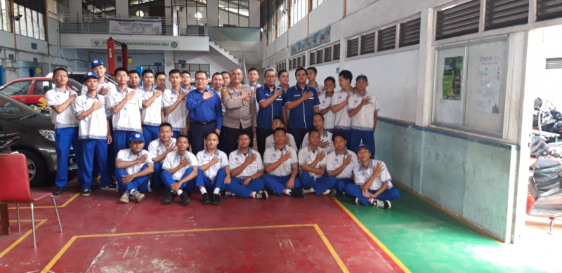 Kapolsek Koja Gelar Program Police Go To School di SMK Cikini