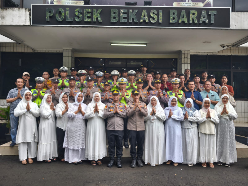 Jalin Kekeluargaan Polsek Bekasi Barat Gelar Halal Bihalal Bersama Pengurus Bhayangkari
