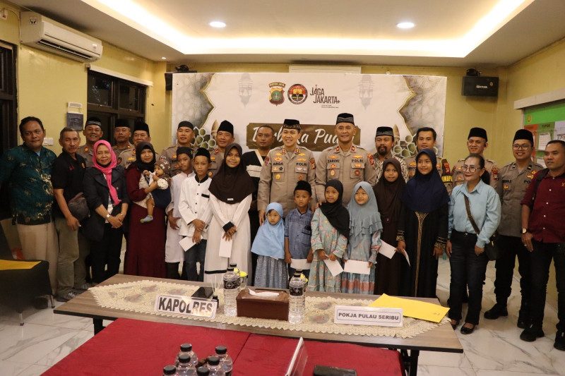 Polres Kepulauan Seribu Gelar Berbuka Puasa Bersama Media dan Santuni 19 Anak Yatim di Aula Wicaksana Laghawa