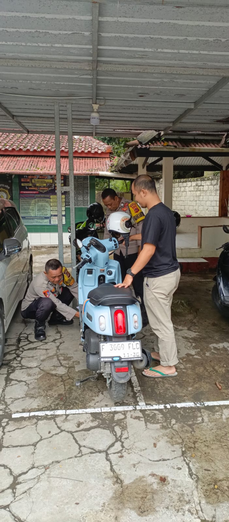Mudik Tenang, Kendaraan Aman: Layanan Gratis Polsek Megamendung Tuai Apresiasi Warga