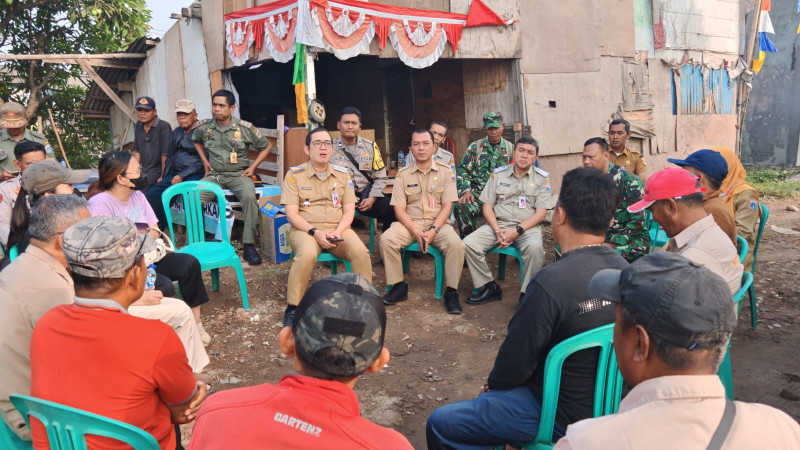 Polisi Kawal Camat Cilincing Tinjau TPS Nagrak, Pengelolaan Sampah Berbasis RDF Jadi Perhatian