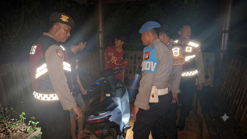 Patroli Malam Jakarta On The Spot, Polsek Kepulauan Seribu Selatan Ingatkan Warga Pentingnya Layanan Polisi 110