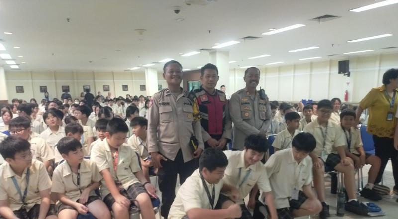 Cegah Kenakalan Remaja, Polsek Pademangan Gelar Program Police Go to School di Bunda Mulia