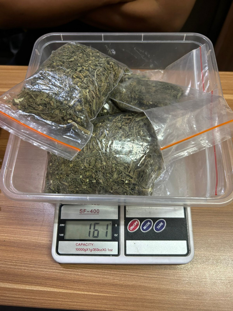 Resnarkoba Polres Metro Bekasi Kota Berhasil Mengamankan 2 Pengedar, Sita Total 1.567 Gram Ganja dan Sabu