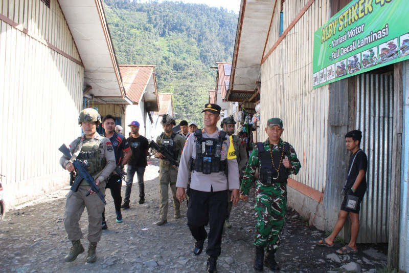 TNI - Polri Hadir Tak Sekedar Pengamanan, Tapi Wujud Kepedulian untuk Masyarakat Aman dan Nyaman