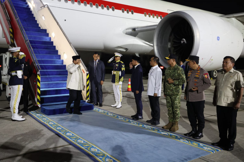 Tiba di Tanah Air Dini Hari, Prabowo Bawa Pulang Komitmen Bisnis Rp 575 Triliun dari Jepang dan Korea Selatan