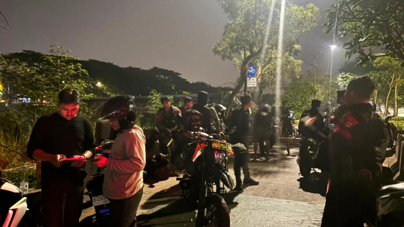 Brimob Polda Metro Jaya Bubarkan Tawuran di Jaktim, Lima Pemuda dan Satu Senjata Tajam Diamankan