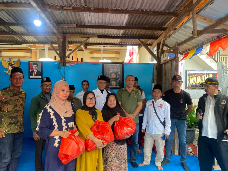 Grib Jaya DPRT Kebon Jeruk Berbagi Kebahagiaan Bersama Anak Yatim dan Para Janda