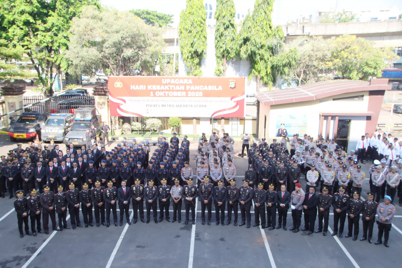 Polres Metro Jakarta Utara Gelar Upacara Hari Kesaktian Pancasila dan Kenaikan Pangkat Pengabdian