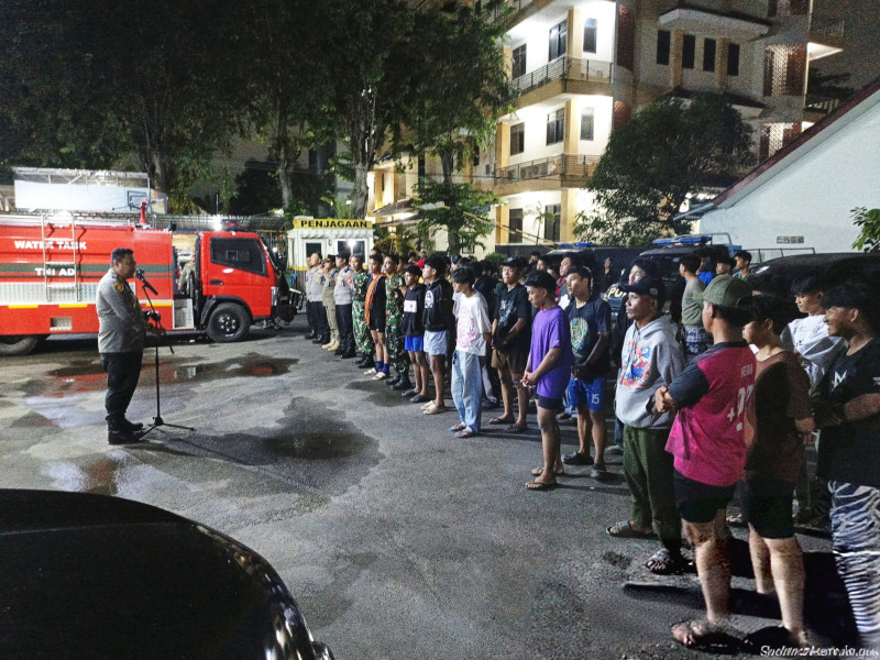 Polsek Cilincing Gelar Lomba Lari Malam Bersama Tiga Pilar, Dorong Pemuda Isi Ramadhan dengan Kegiatan Positif
