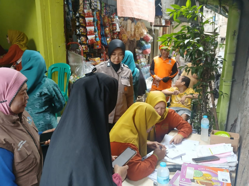 Polwan Polsek Metro Penjaringan Dukung Program Jaga Jakarta Lewat Monitoring Posyandu dan Poslansia