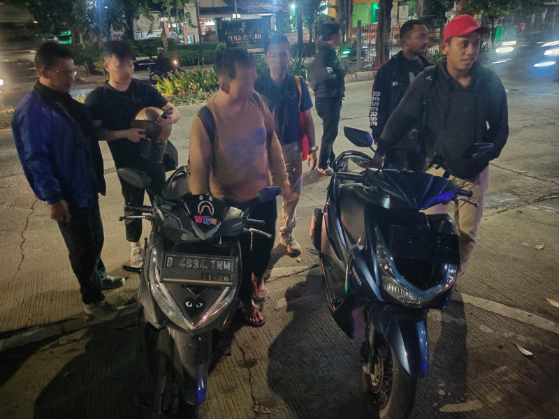 Polsek Metro Penjaringan Intensifkan Patroli Malam, Dua Motor Tanpa Surat Diamankan Saat KRYD