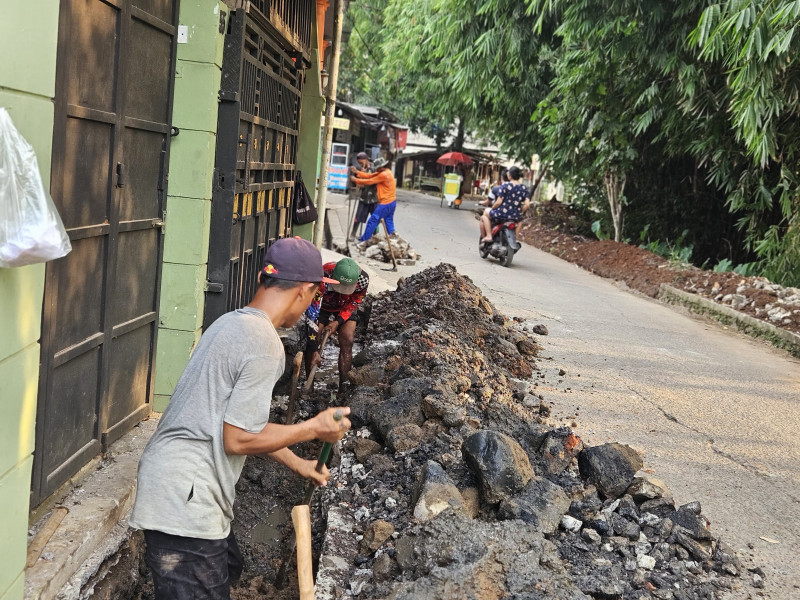Akhirnya Bebas Genangan! Jalan Simin Gaer Bekasi 'Bangkit' Lewat Sentuhan TMMD 128