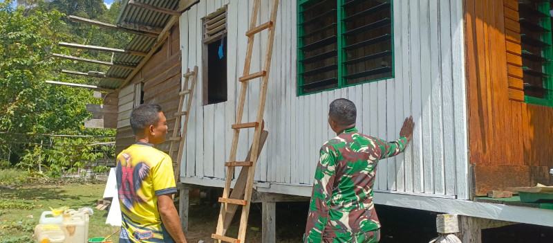 Satgas TMMD Ke-129 Kodim 1807/Sorong Selatan Percepat Rehab RTLH Milik Pak Herman, Wujud Nyata Kepedulian TNI untuk Kesejahteraan Rakyat