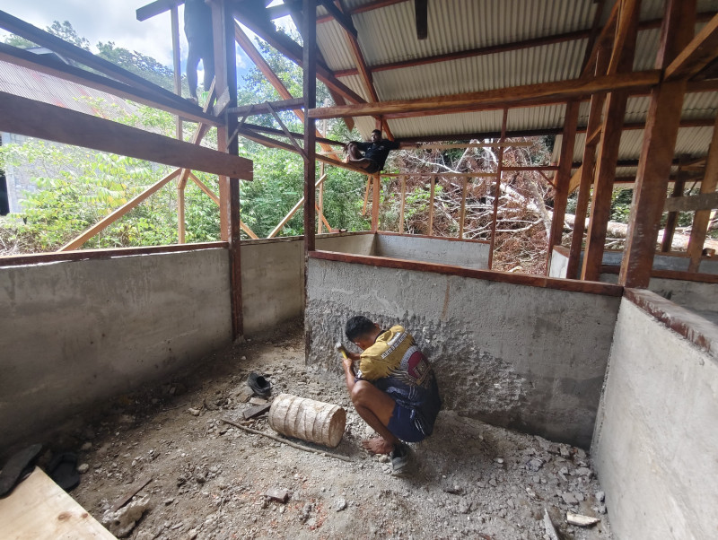 Tak Kenal Lelah! Prajurit TMMD Ke-129 Kodim 1807/Sorong Selatan Kebut Pembangunan Rumah Warga Demi Wujudkan Hunian Layak