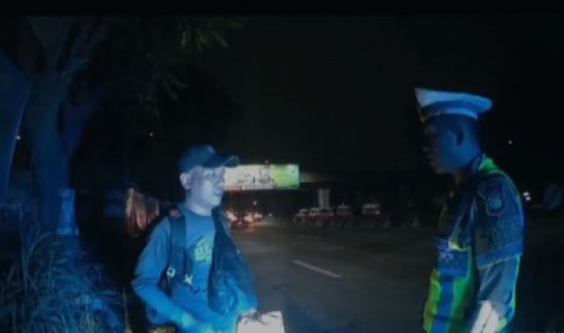 Humanis di Arus Balik, Polantas Tangsel Bantu Pemudik Kehabisan Ongkos Hingga Tiba di Rumah