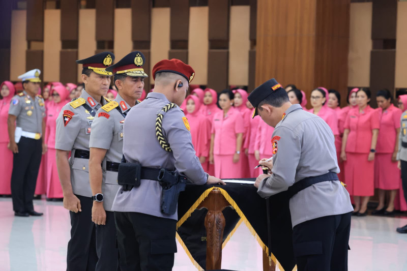 Polri Laksanakan Kenaikan Pangkat 87 Perwira Tinggi, Empat Perwira Raih Bintang Tiga