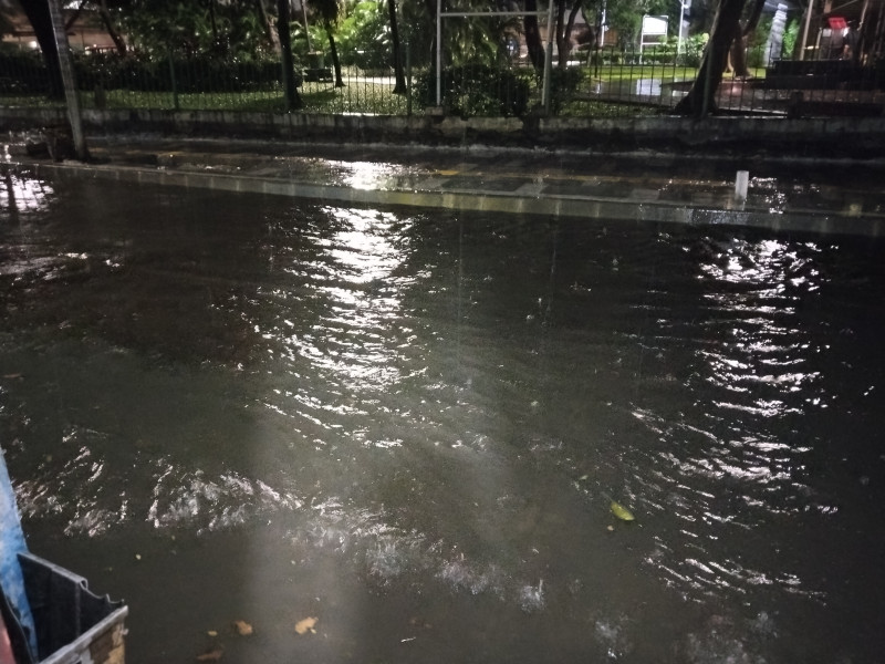 Perbaikan Trotoar dan Gorong-Gorong di Jalan Sunter ll Justru Sebabkan Banjir