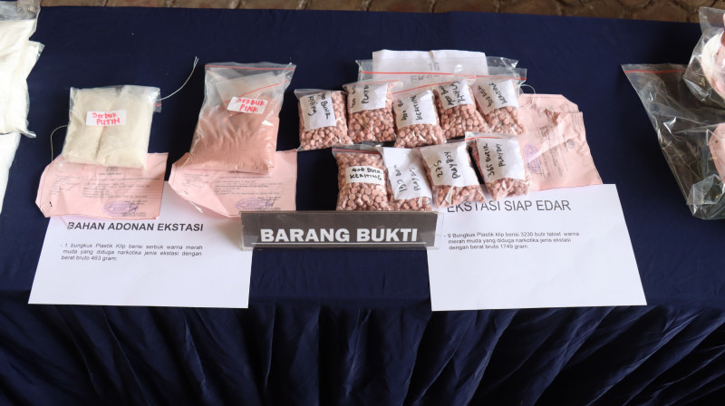 Polsek Sawah Besar Bongkar Pabrik Ekstasi Rumahan di Kedoya