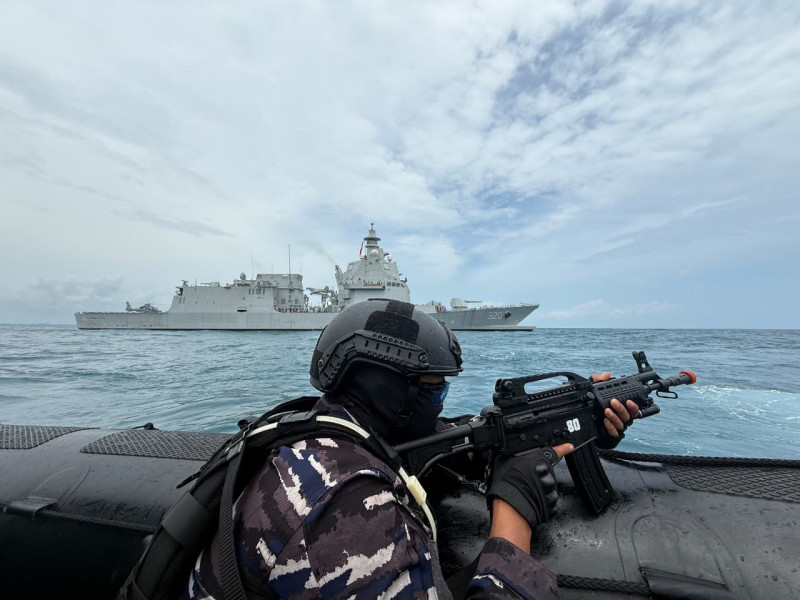 TNI AL GELAR LATIHAN ANTI AKSES DAN ANTI AMFIBI, SEKALIGUS PAMERKAN TANGKAPAN TIMAH DAN LOGAM TANAH JARANG SENILAI RP 173,6 MILYAR