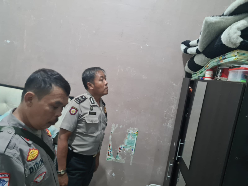 Rumah Dibobol Maling, Warga Jati Asih Hubungi 110 Polisi Langsung Cek TKP