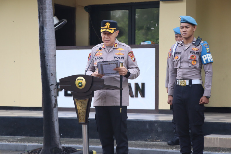 Kapolres Kepulauan Seribu Berikan Apresiasi dan Arahan Pada Apel Pagi