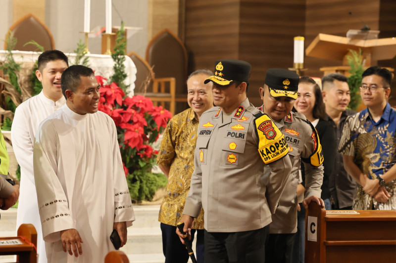 Pastikan Ibadah Aman, Kapolda Metro Jaya Tinjau Pengamanan Gereja di Kelapa Gading