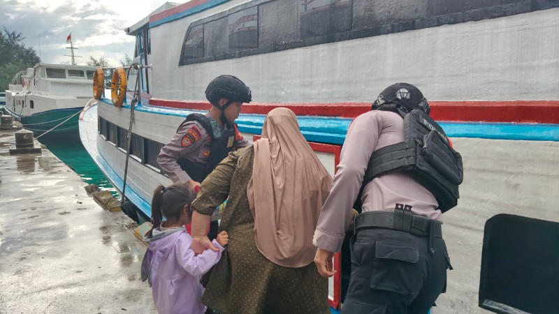 Polsek Kepulauan Seribu Utara Gelar Pengamanan Dermaga Pulau Kelapa dalam Operasi Aman Nusa l 2025