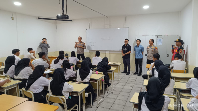 Polsek Metro Penjaringan Gelar Program Police Goes to School di SMK 56 dan SMK Remaja Pluit