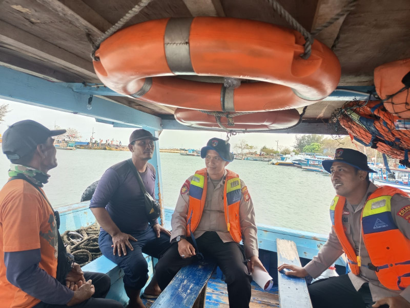 Jakarta On The Spot, Satpolairud Polres Kepulauan Seribu Sosialisasikan Layanan Polisi 110 dan Ajak Nelayan Tolak Alat Tangkap Terlarang