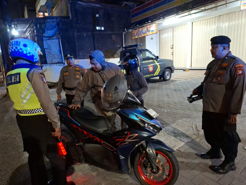 Jaga Jakarta On The Spot, Polsek Bekasi Barat Gelar Razia Stasioner dan Patroli Antisipasi Tawuran serta Kejahatan Jalanan