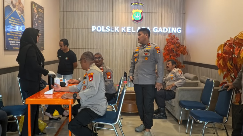 Polsek Kelapa Gading Gelar Pengobatan Gratis Sambut HUT Bhayangkara ke-80, Puluhan Warga dan Ojol Antusias Ikut Pemeriksaan Kesehatan