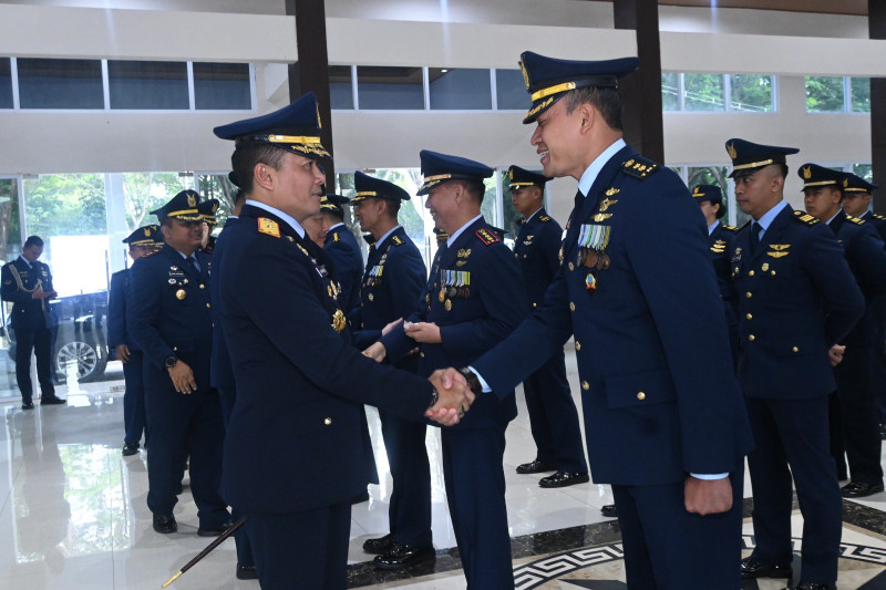 Komandan Lanud Sultan Hasanuddin Terima Laporan Kenaikan Pangkat 104 Perwira