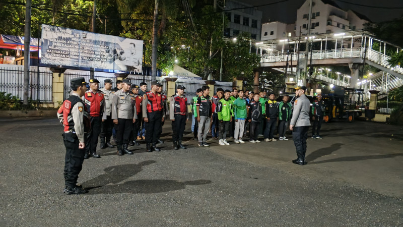 Jaga Jakarta, Jaga Lingkungan: Polsek Metro Penjaringan dan Potmas Ojol Gelar Apel Bersama dan KRYD Jaga Kamtibmas