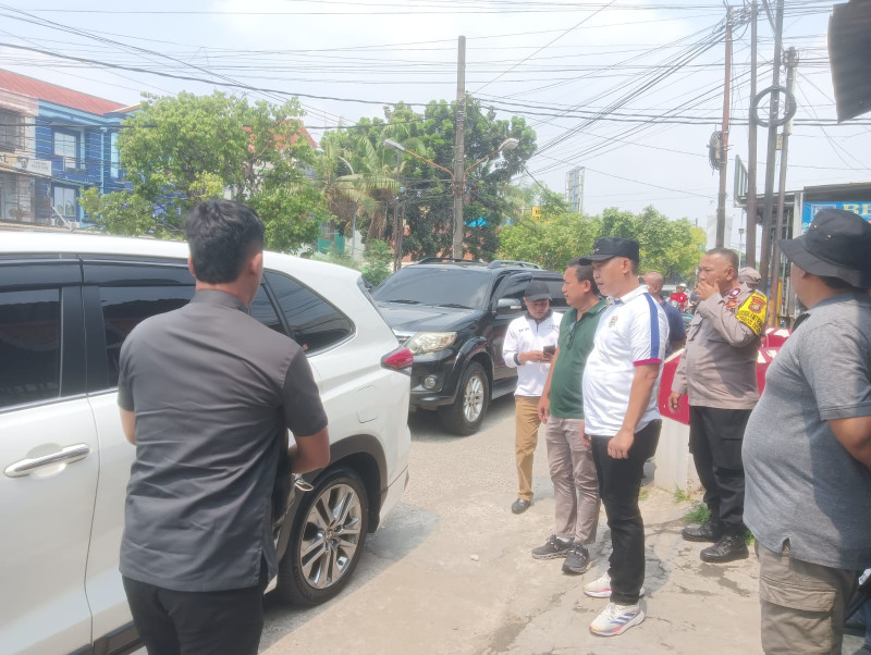 Bhabinkamtibmas Kelurahan Medansatria Dampingi Kunjungan Wali Kota Bekasi, Bahas Penanganan Banjir