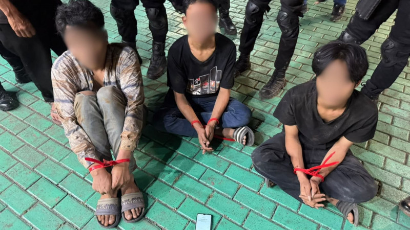 Brimob Polda Metro Jaya Amankan Tiga Pelaku Perampasan di Tomang