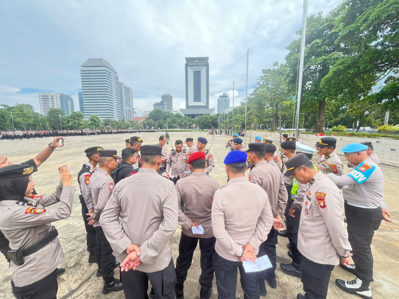 Polres Kepulauan Seribu Laksanakan Pengamanan Pasar Murah di Monas, Dukung Program “Pasar Murah dari Istana untuk Rakyat”