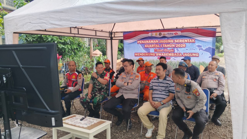 Dukung Ketahanan Pangan Nasional, Polsek Metro Penjaringan Bersama TNI dan Pemkot Tanam Jagung Serentak di Pluit