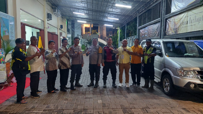 Polisi Kawal Ibadah Sabtu Suci di Gereja Santo Philipus Rasul, Berjalan Lancar dan Khusyuk