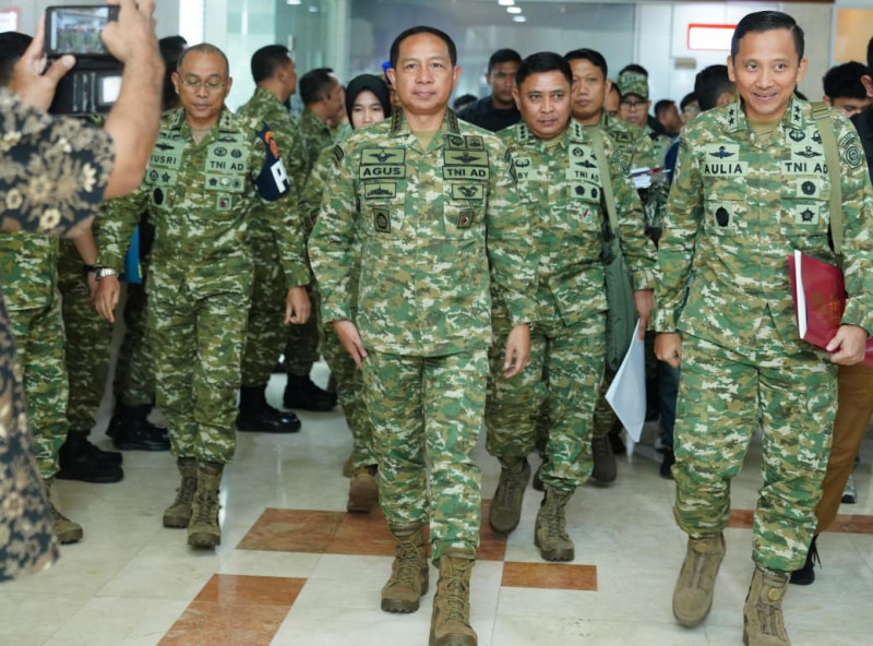 Panglima TNI Hadiri Raker Bersama Komisi I DPR RI Bahas Dinamika Geopolitik dan Misi Perdamaian Dunia
