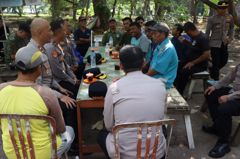 Kapolres Kepulauan Seribu Sambangi Pulau Lancang Lewat Jumat Curhat, Dorong Warga Aktif Jaga Keamanan Lingkungan