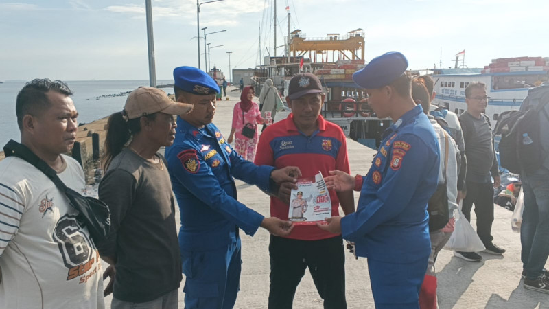 Patroli Dialogis Satpolairud Polres Kepulauan Seribu Melalui Jakarta On The Spot, Sosialisasikan Keselamatan Laut dan Layanan Polisi 110 kepada Wisatawan