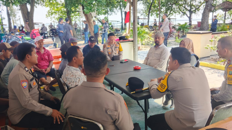 Kapolres Kepulauan Seribu Gelar Jumat Curhat di Pulau Harapan, Serap Aspirasi dan Perkuat Kamtibmas