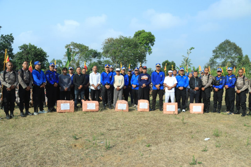 Tradisi Pengambilan Bendera, Siswa SPN Polda Metro Jaya Gelar Bakti Sosial Tanamkan Nilai Kepedulian