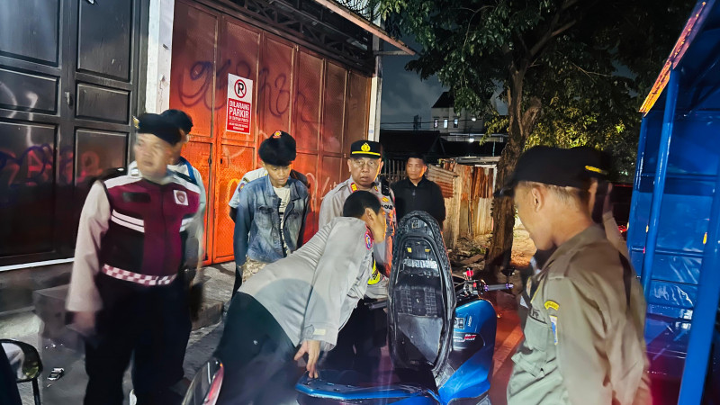 Patroli KRYD Polsek Koja Sisir Titik Rawan, Puluhan Remaja Dibubarkan di Rawa Badak