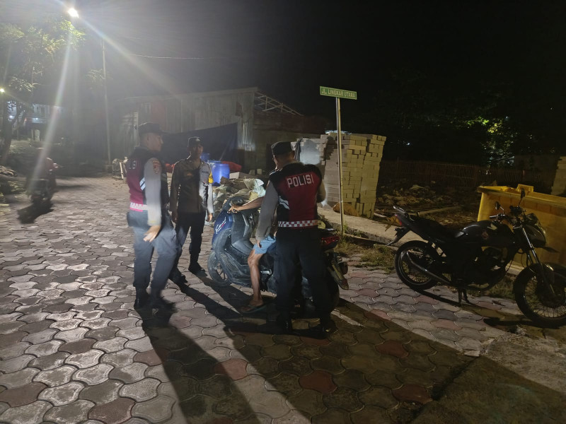 Patroli Dini Hari Polsek Kepulauan Seribu Utara Perkuat Pengawasan Wilayah, Warga Diimbau Manfaatkan Layanan 110