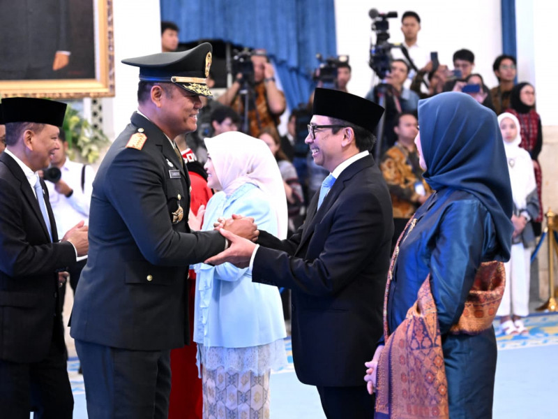 Wakil Panglima TNI Hadiri Pelantikan Hakim Mahkamah Konstitusi dan Wakil Menteri Keuangan di Istana Negara