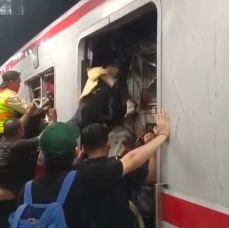 Kecelakaan Maut di Bekasi Timur: KRL Diseruduk Argo Bromo Anggrek dari Belakang